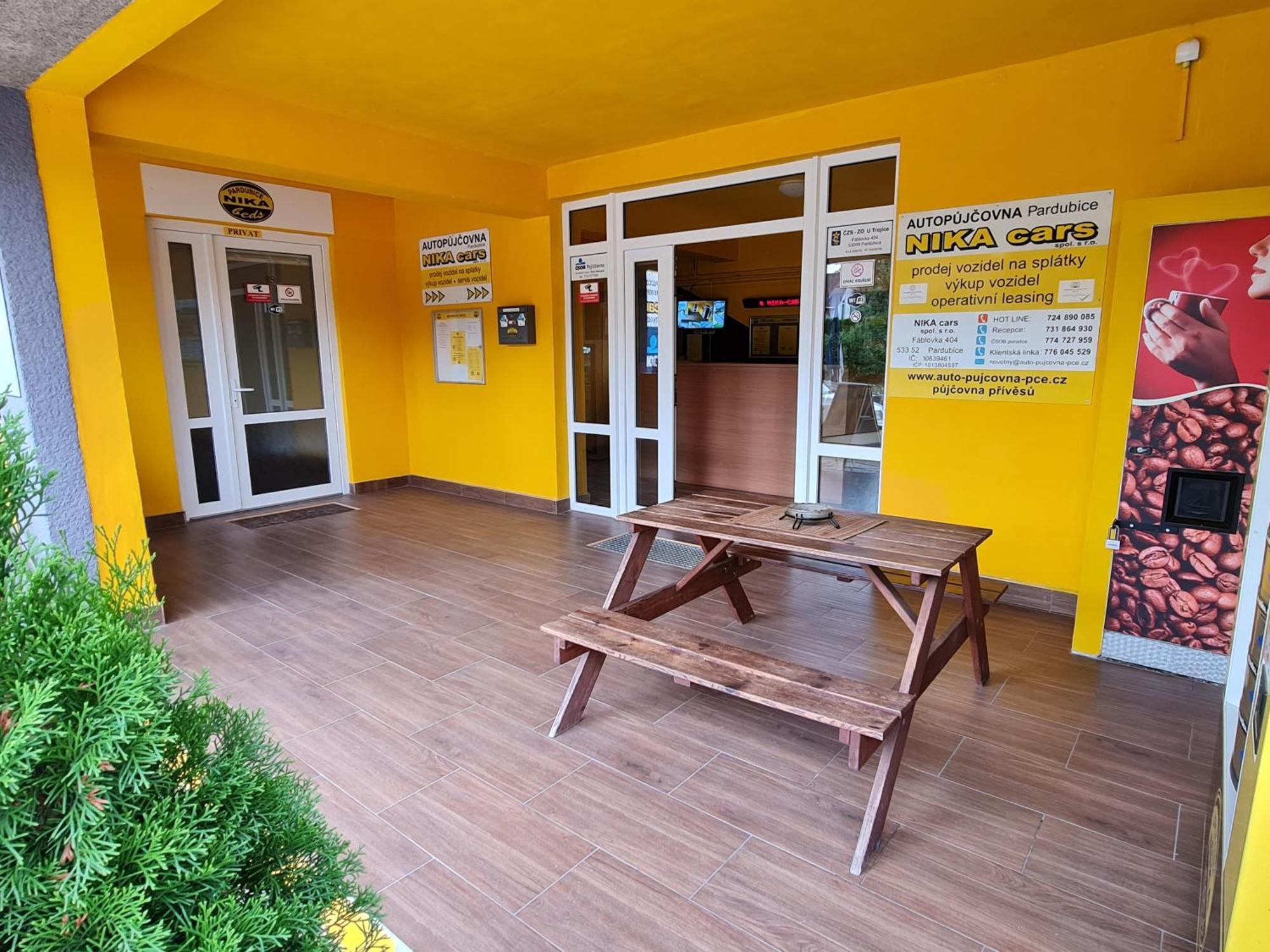 Nika Beds Hotel Pardubice Ngoại thất bức ảnh