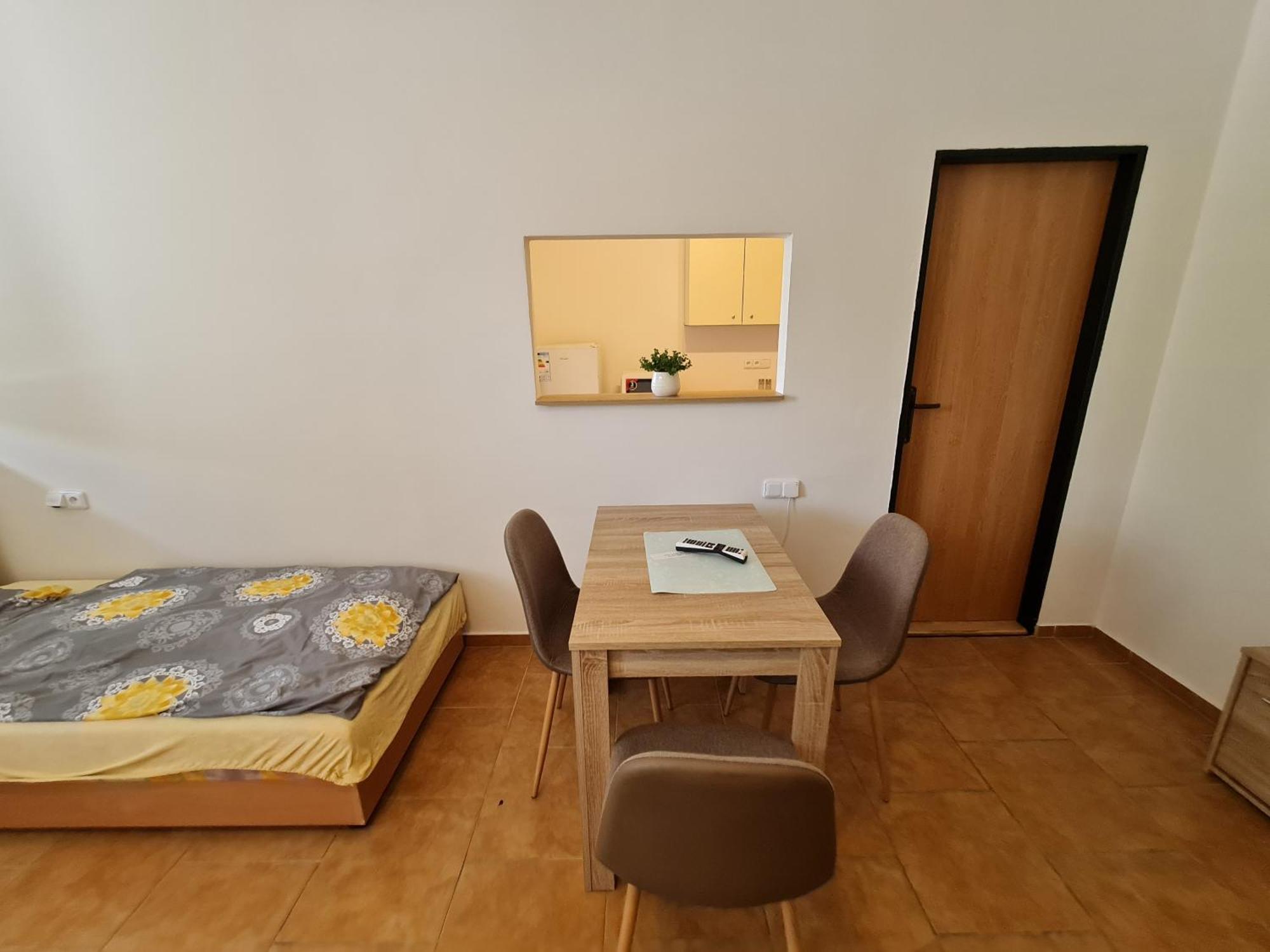 Nika Beds Hotel Pardubice Ngoại thất bức ảnh